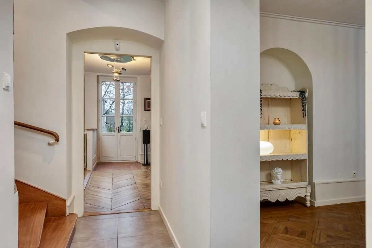 Bedroom 2 - Authentic Charm - Coliving Historic House Ferney-Voltaire Francia