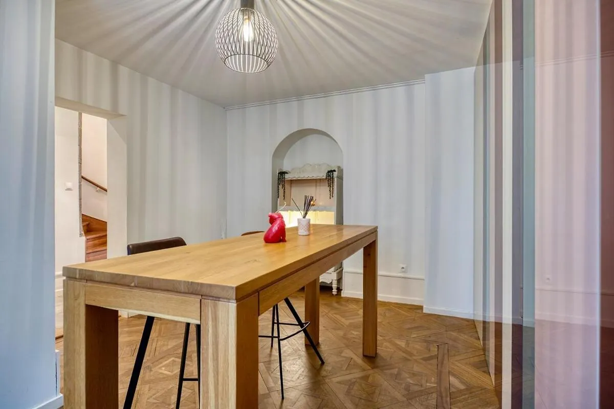 Bedroom 2 - Authentic Charm - Coliving Historic House Ferney-Voltaire 0*,  Francia