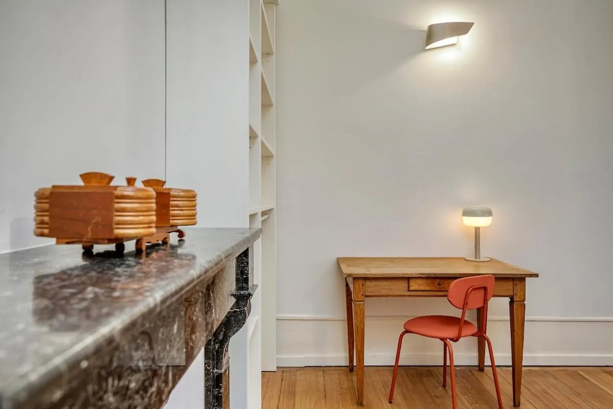 Bedroom 2 - Authentic Charm - Coliving Historic House Ferney-Voltaire 0*,  Francia