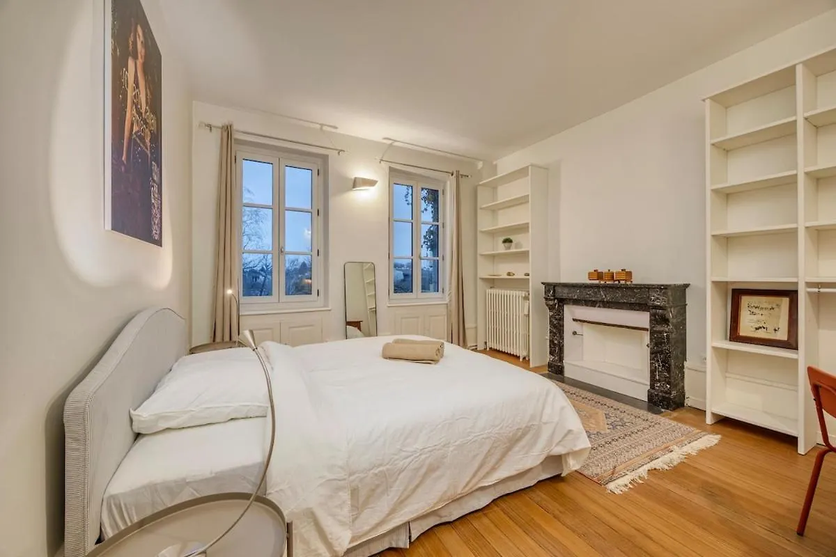 Bedroom 2 - Authentic Charm - Coliving Historic House Ferney-Voltaire